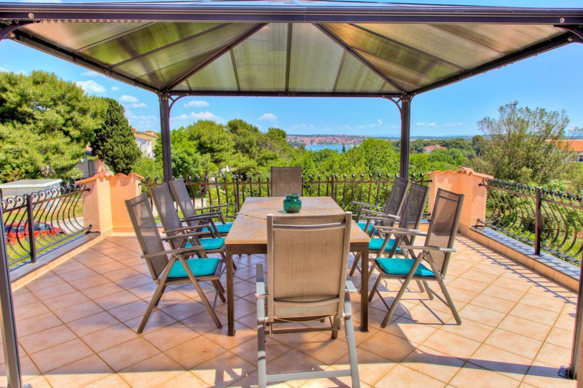 Villa Dolce Vita **** Premantura Bagian luar foto