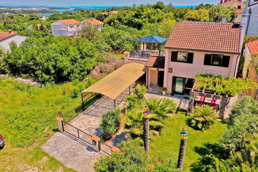 Villa Dolce Vita **** Premantura Bagian luar foto