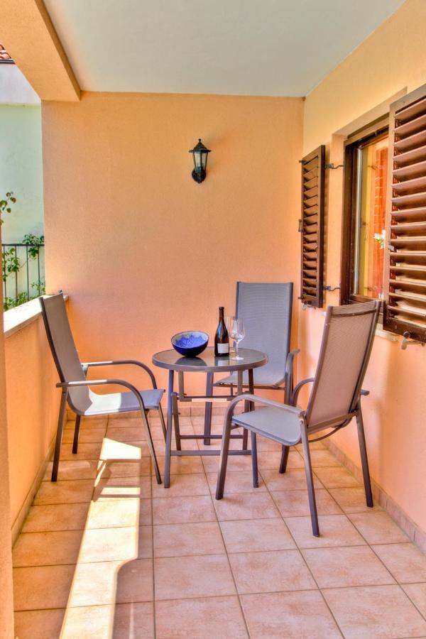 Villa Dolce Vita **** Premantura Bagian luar foto